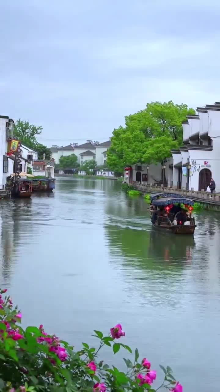南浔古镇人人都说江南好，一路南寻到南浔。南浔古镇，犹如一幅水墨画，每一处风景，每一座建筑，都充满了江南水乡的味道。#南浔古镇