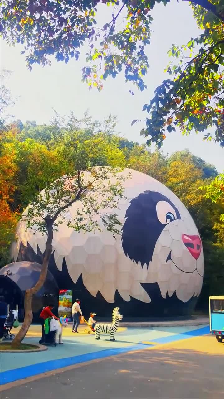 南京红山森林动物园位于南京市玄武区和燕路，是中国唯一自收自支的公益性动物园#南京市红山森林动物园#自联盟