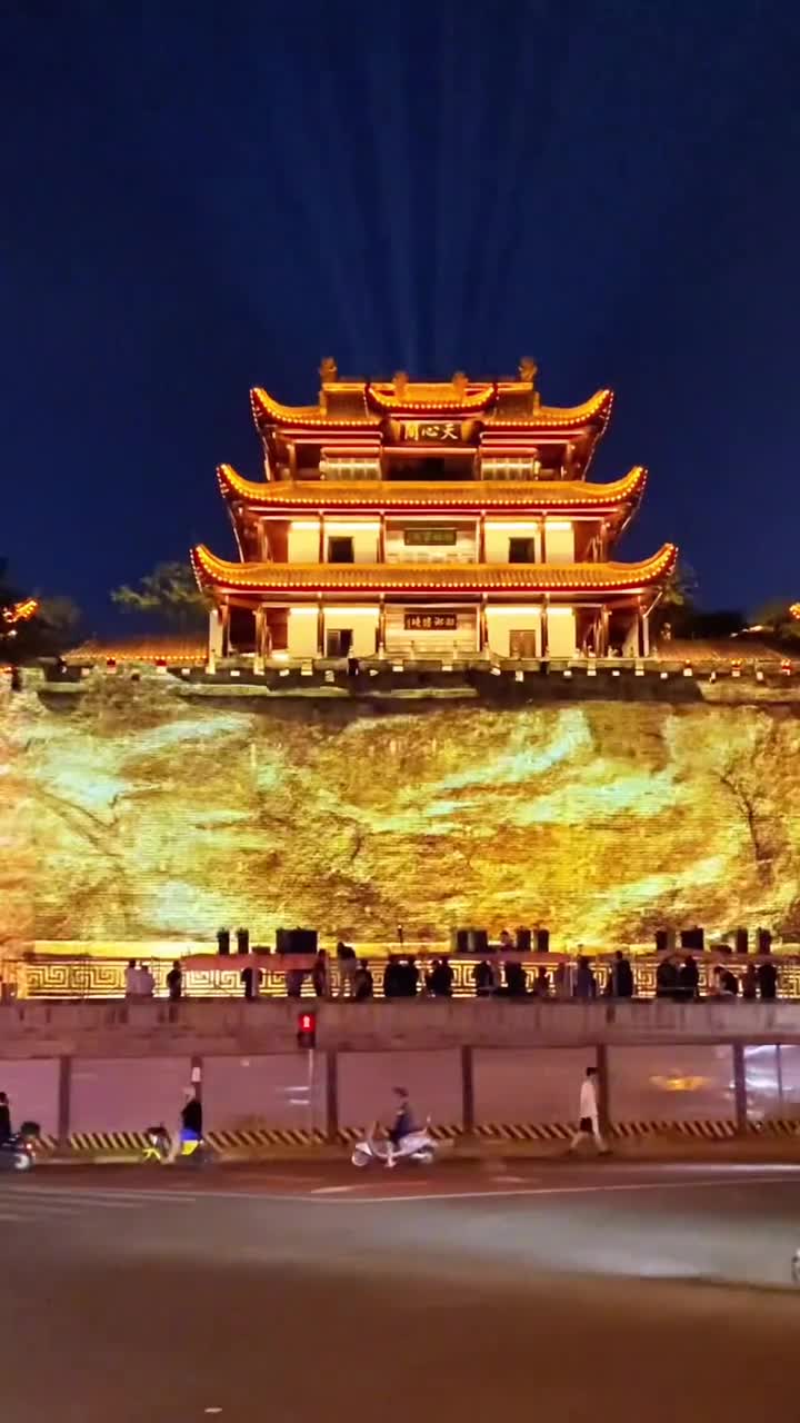 天心阁，是长沙历史的见证和标志，也是中国历史文化名楼，素有“潇湘古阁，秦汉名城”之美誉。不登天心阁，不知古长沙，这里有朱梁画栋，也有石狮龙首，品古城兴衰。登上天心阁，俯瞰长沙，别有一番韵味#长沙市长沙天心阁