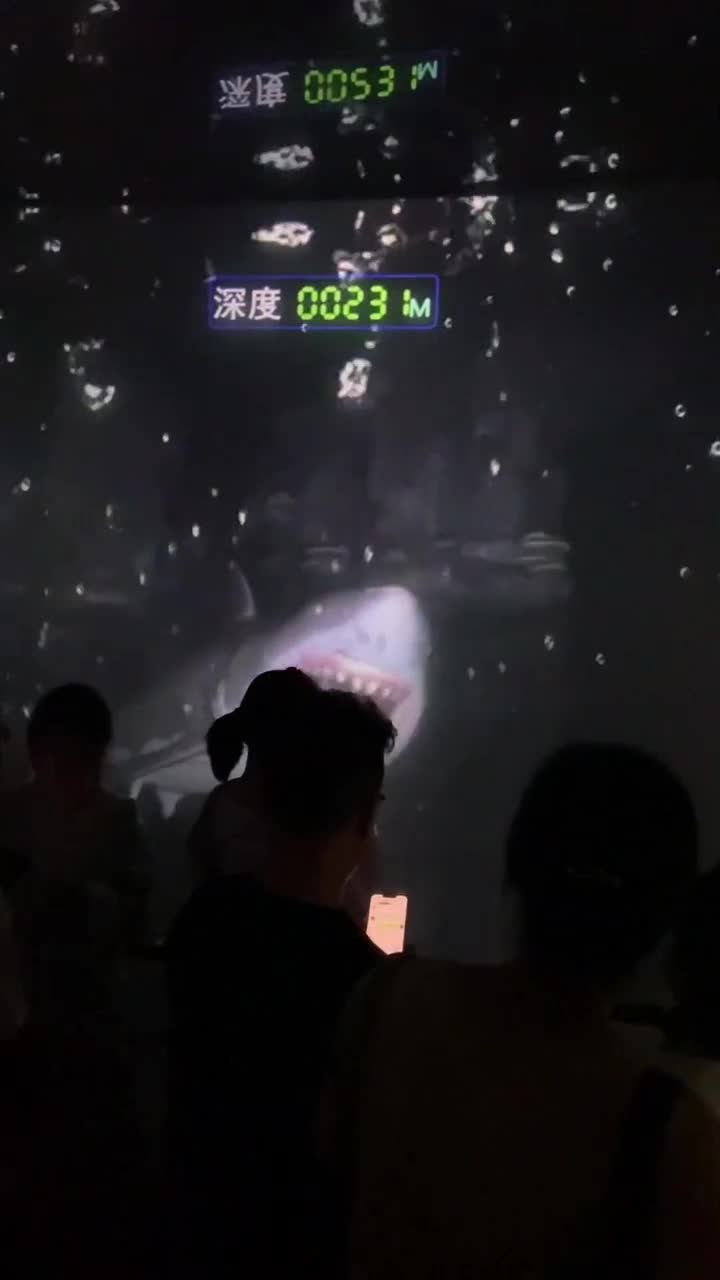 厦门科技馆深海电梯，是国内唯一深海情境体验，带你潜入10900米的海沟深处。沉浸式体验，带我们认识不一样的海洋#厦门科技馆