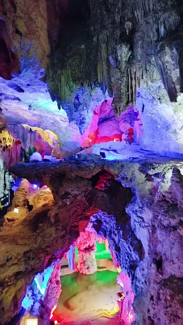 阳朔“游了银子岩，一世不缺钱”银子岩，大自然的神奇之美#桂林市银子岩景区