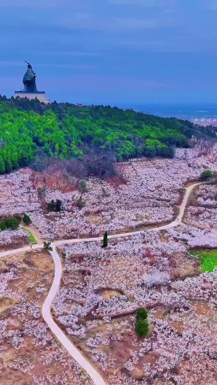 一镜到底航拍芒砀山旅游区的大汉雄风景点，河南永城，大汉龙兴之地#假期游玩#芒砀山旅游区#自联盟